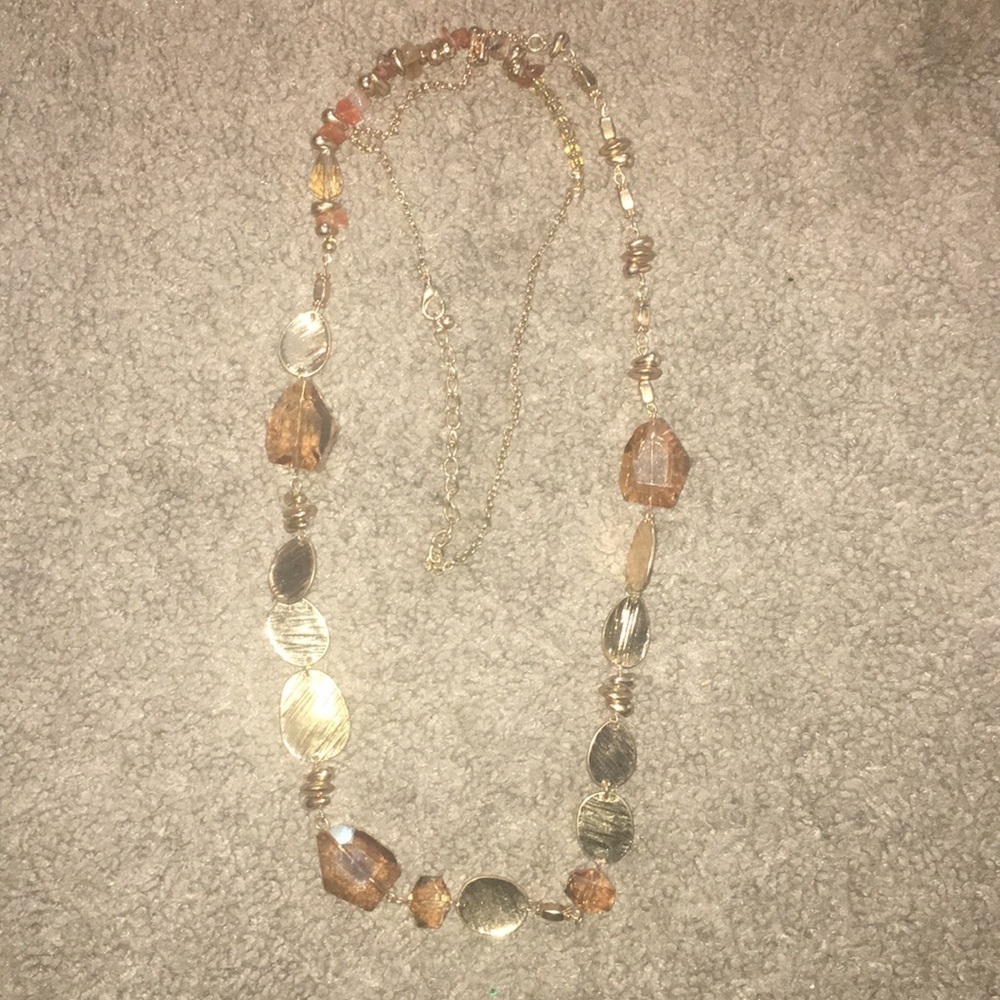 Stunning Necklace w Goldtone pieces & Clear beads
